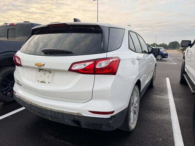 2018 Chevrolet Equinox LS photo 3
