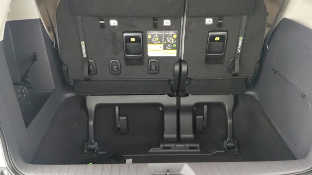 Used 2024 SILVER Toyota XLE image 30