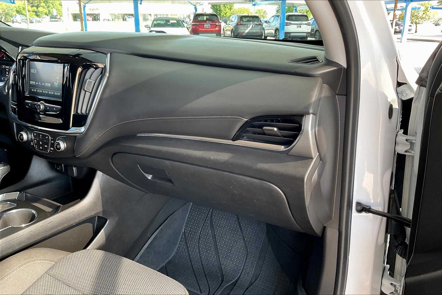 2018 Chevrolet Traverse LS photo 17