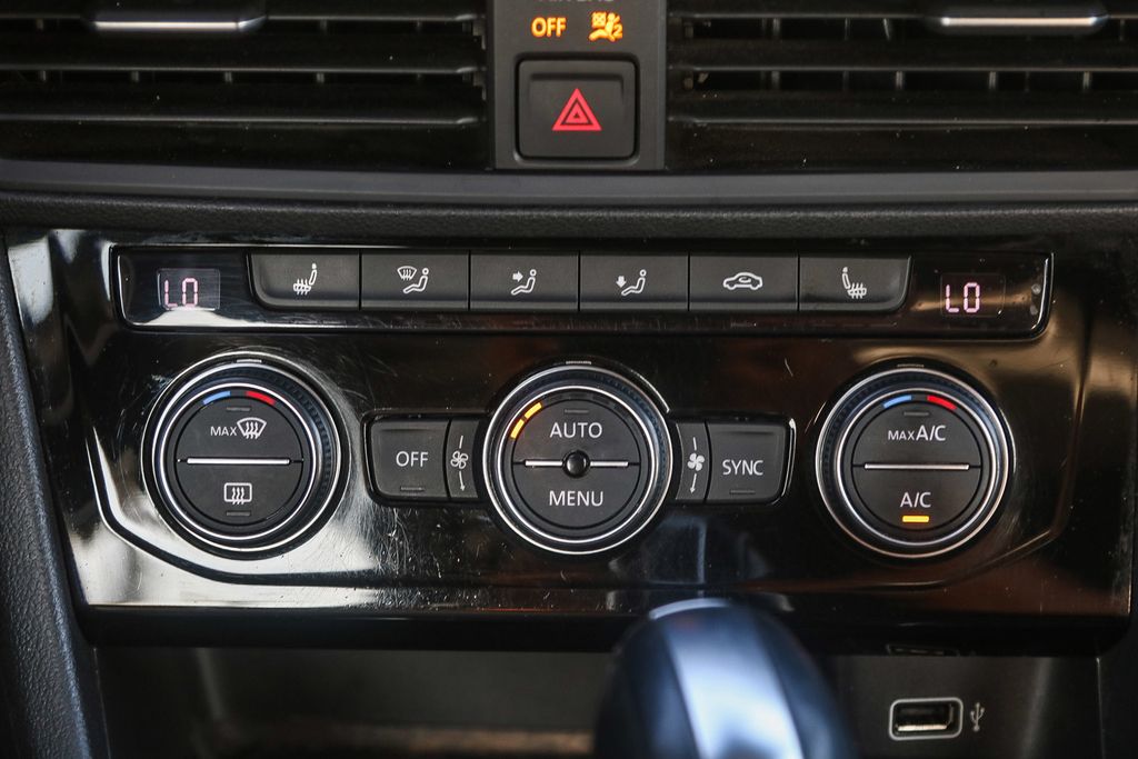 2019 Volkswagen Jetta R-Line photo 13