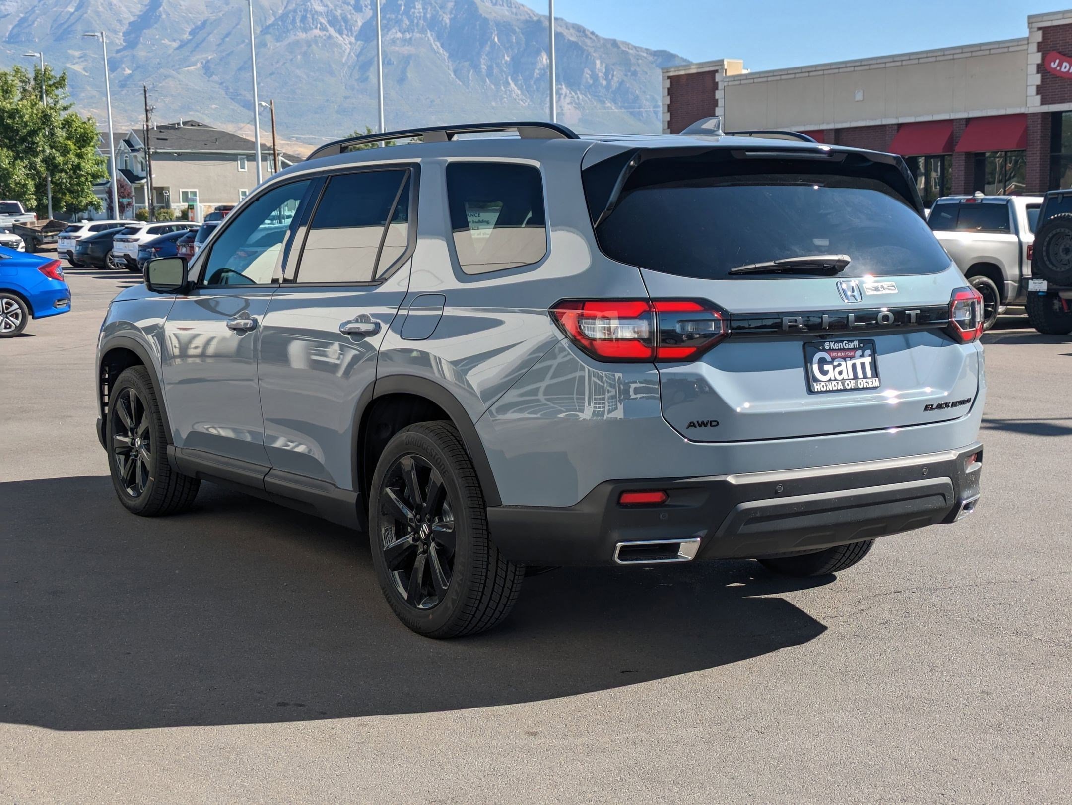 2025 Honda Pilot Black Edition photo 2