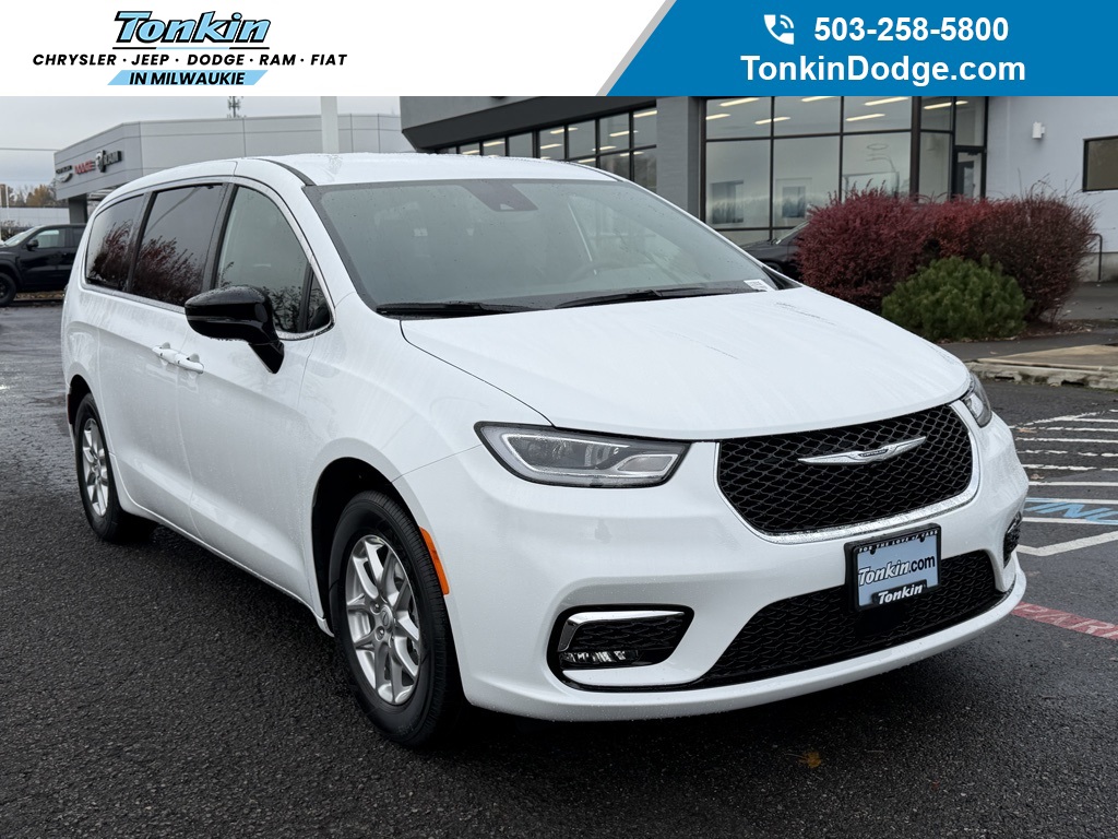 2026 Chrysler Pacifica Select's photo