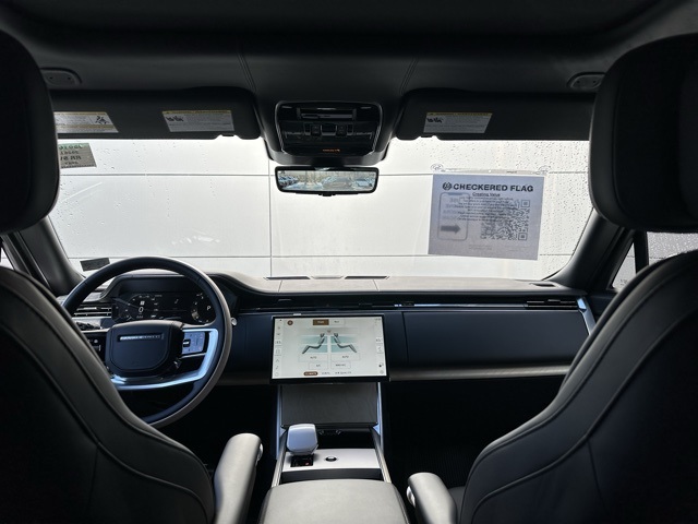 2025 Land Rover Range Rover SV photo 3
