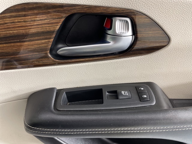 2022 Chrysler Pacifica Hybrid Limited photo 11