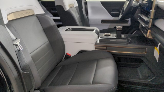 Used 2025 Void Black GMC 2X image 29