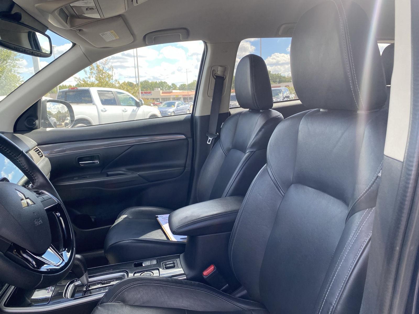 2020 Mitsubishi Outlander SEL photo 10