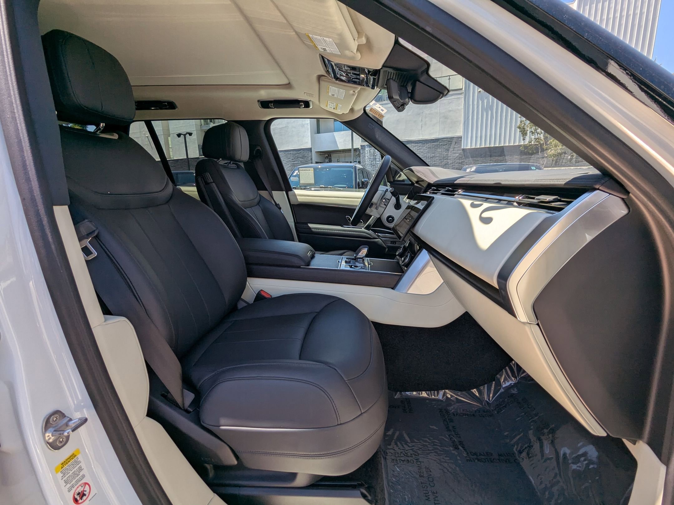 2023 Land Rover Range Rover SE photo 21