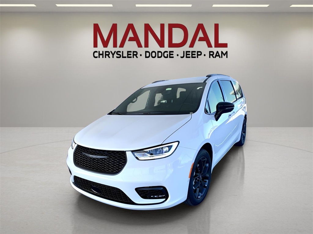 2026 Chrysler Pacifica Select's photo