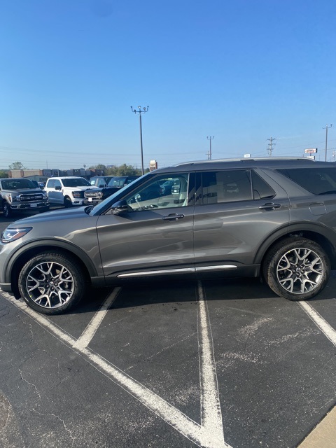 2025 Ford Explorer Platinum photo 4