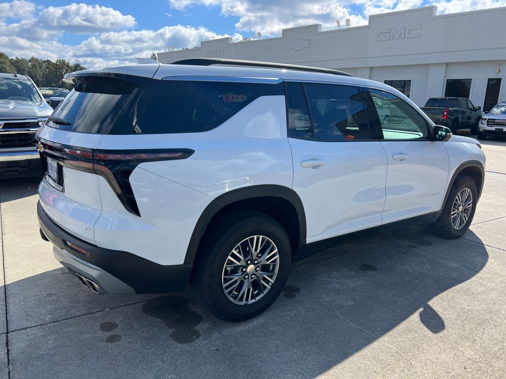 2024 Chevrolet Traverse 1LT photo 2