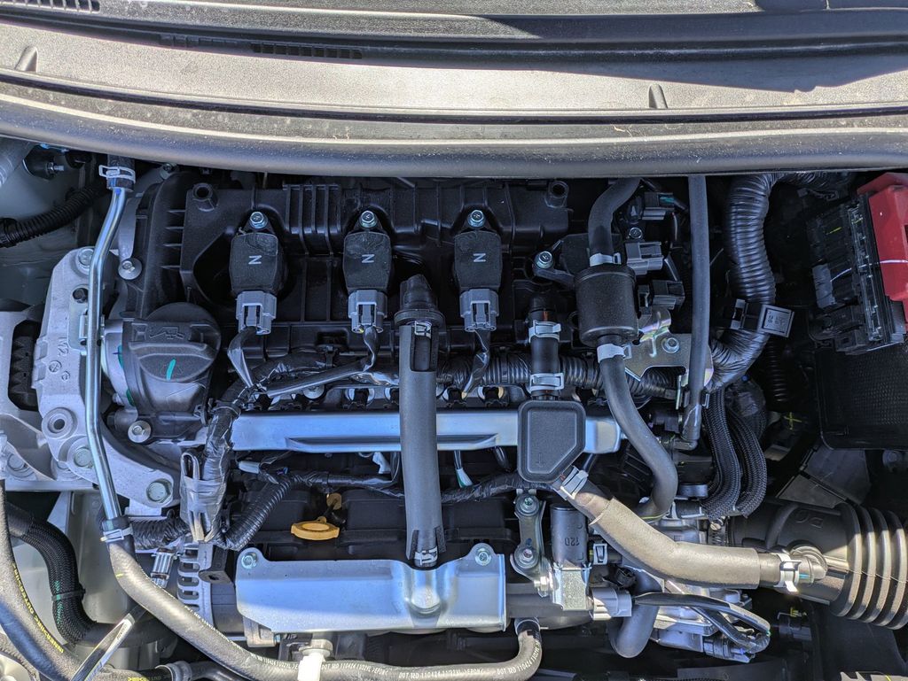 2025 Nissan Versa SR photo 9