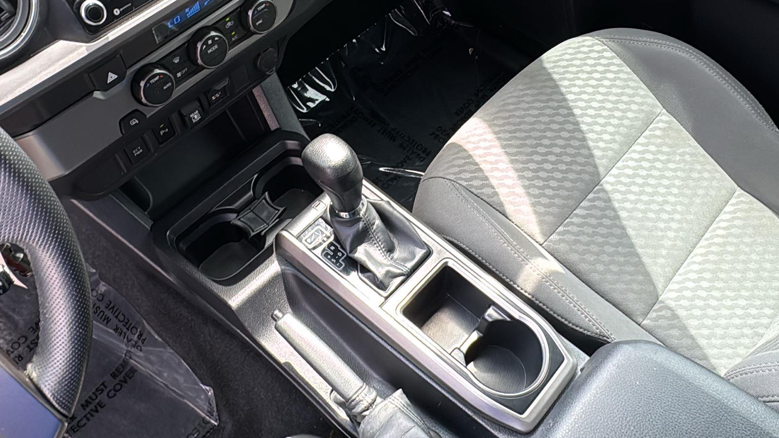2022 Toyota Tacoma SR5 photo 21