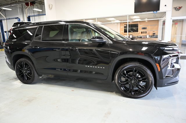 2026 Chevrolet Traverse photo 3