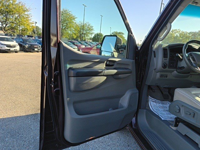 2013 Nissan NV3500 photo 9
