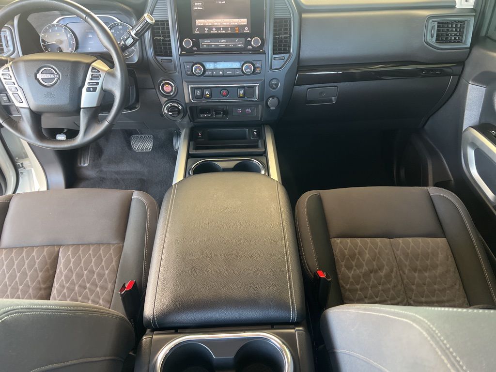 2024 Nissan Titan Crew Cab photo 12