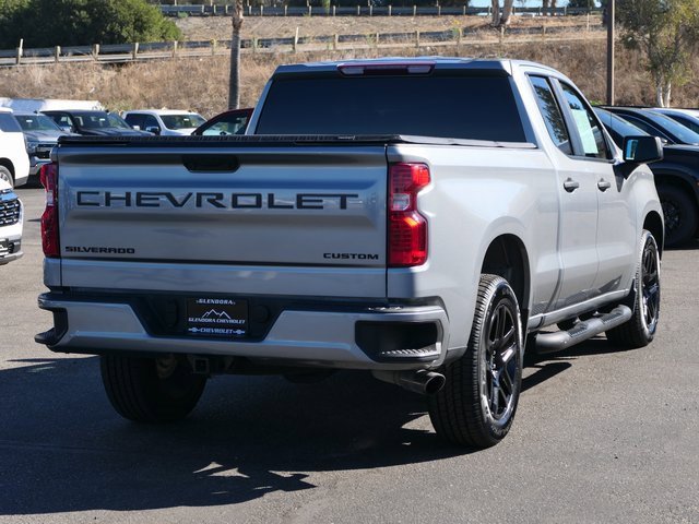 2023 Chevrolet Silverado 1500 Custom photo 2