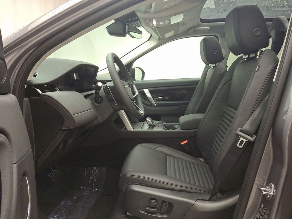2025 Land Rover Discovery Sport S photo 7