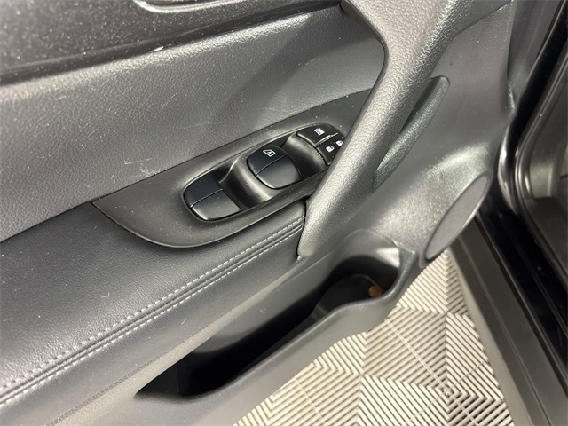 2019 Nissan Rogue SV photo 12