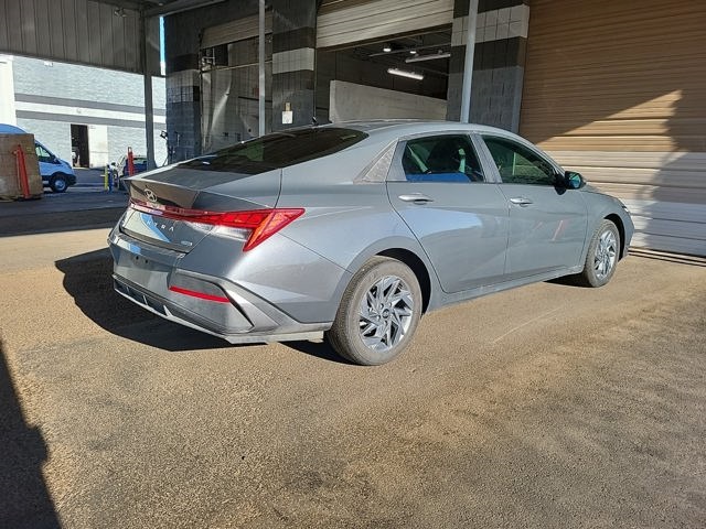 2024 Hyundai Elantra Hybrid Blue photo 2