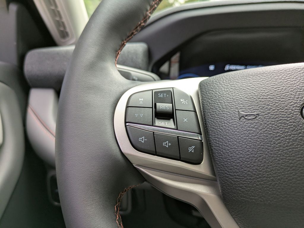 2025 Ford Explorer photo 29