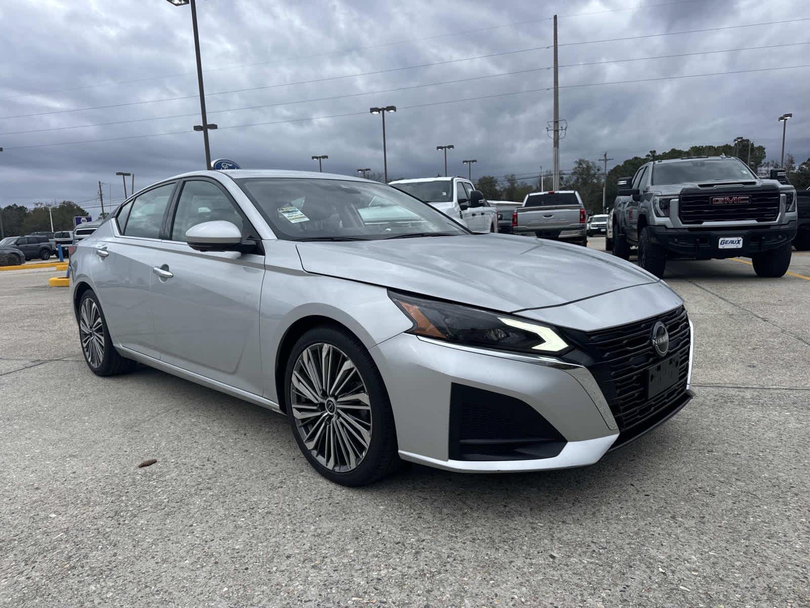 2023 Nissan Altima SL's photo