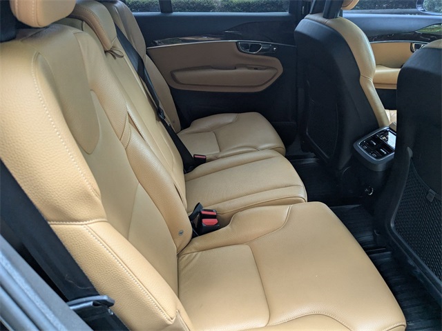2016 Volvo XC90 T6 Momentum photo 24