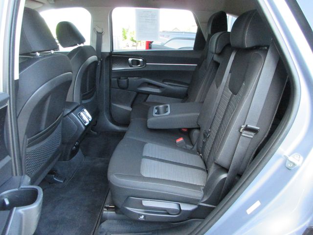 2022 Kia Sorento LX photo 14