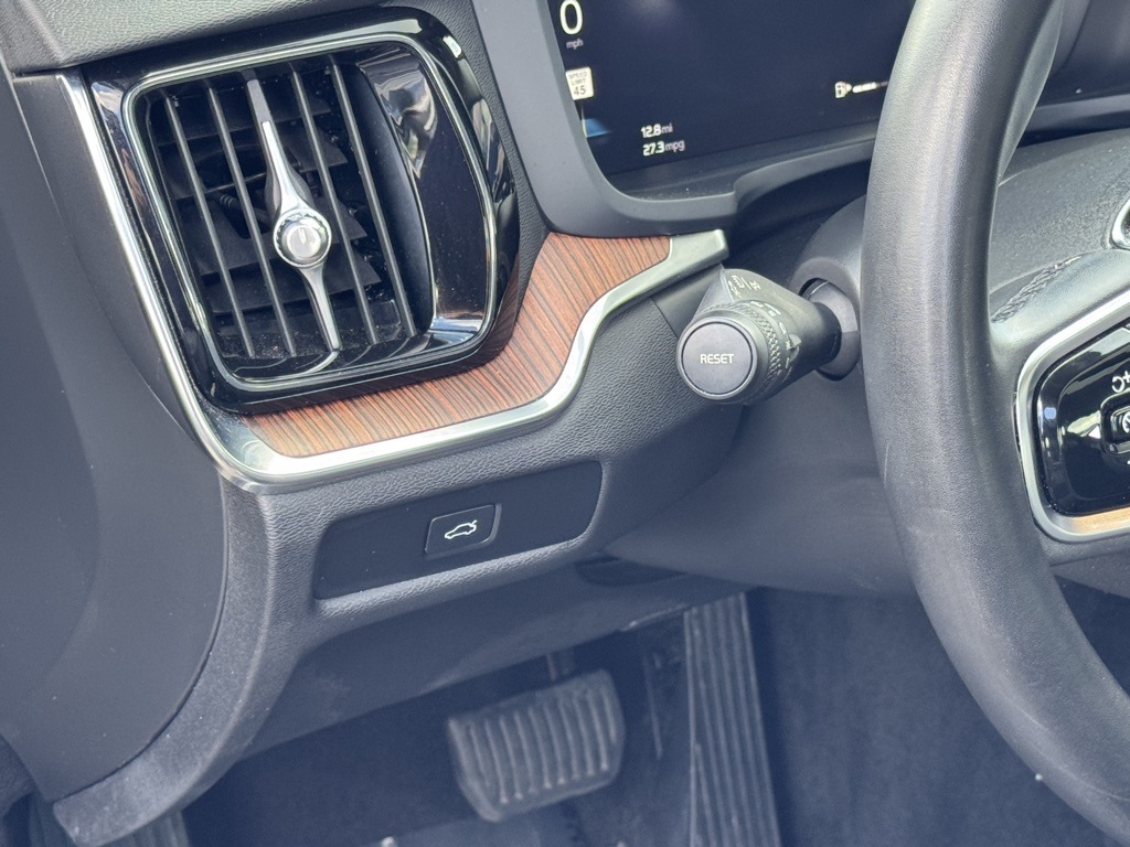 2024 Volvo S60 B5 Plus photo 10