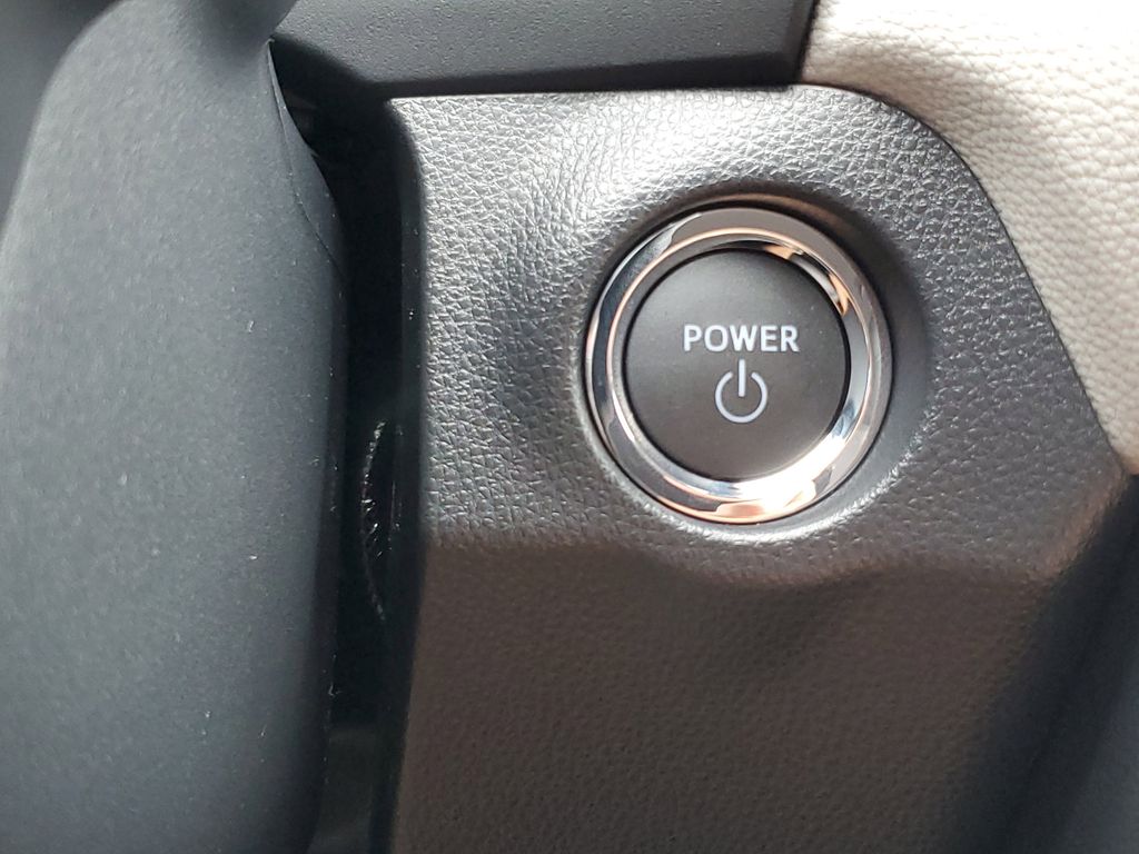 2025 Toyota RAV4 Hybrid XLE photo 21