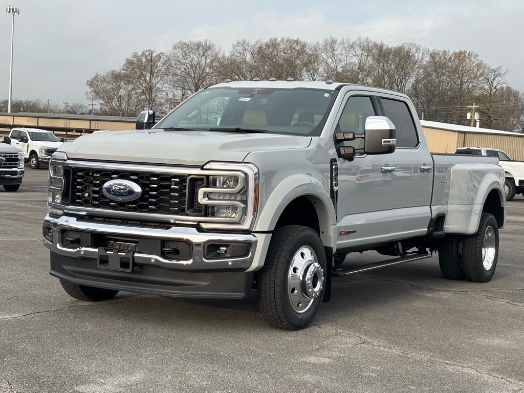 2026 Ford F-450 Super Duty Lariat's photo