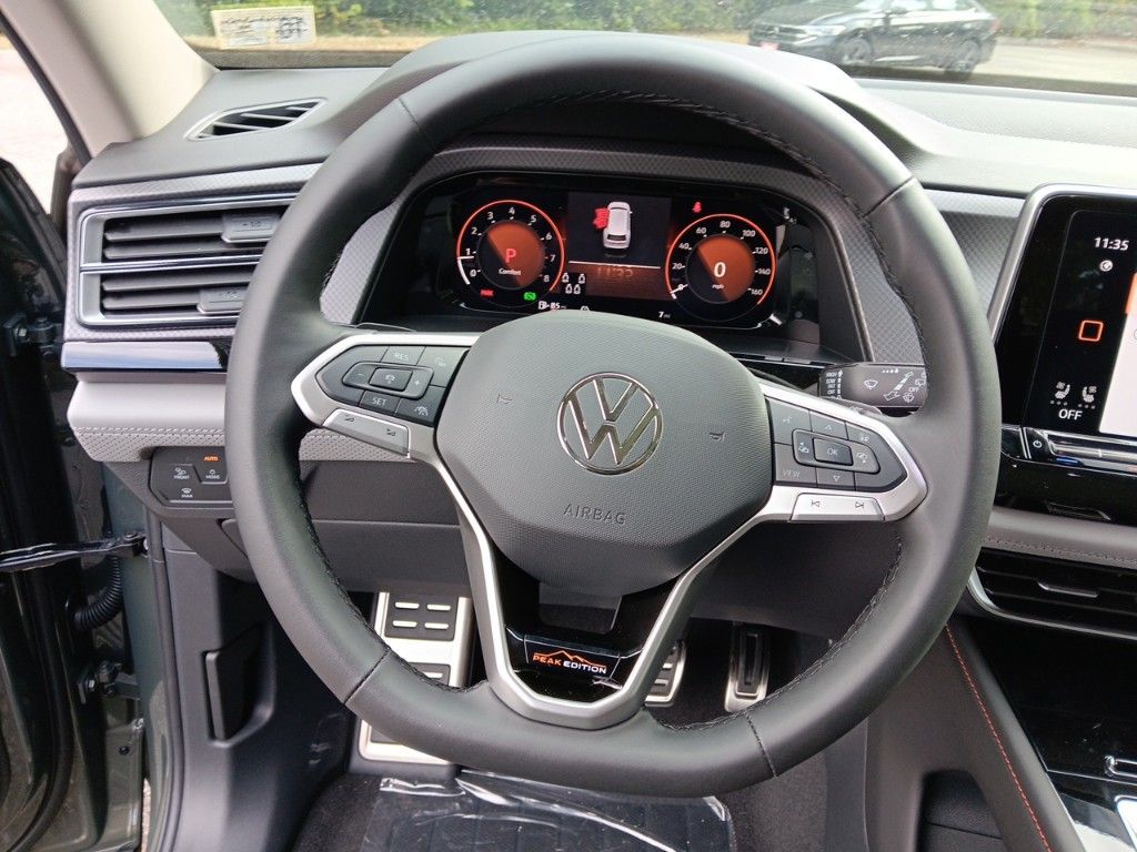 2025 Volkswagen Atlas Peak Edition photo 13