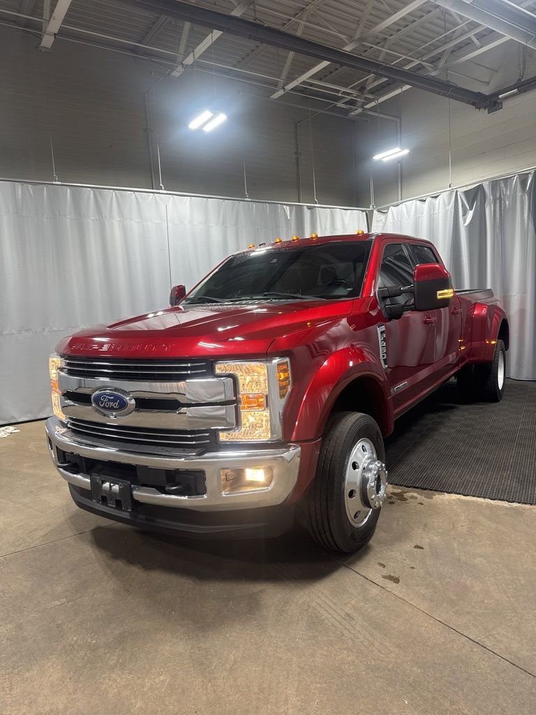 2018 Ford F-450 Super Duty Lariat's photo