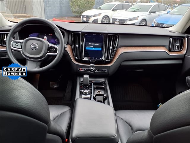 2023 Volvo XC60 B5 Plus photo 3