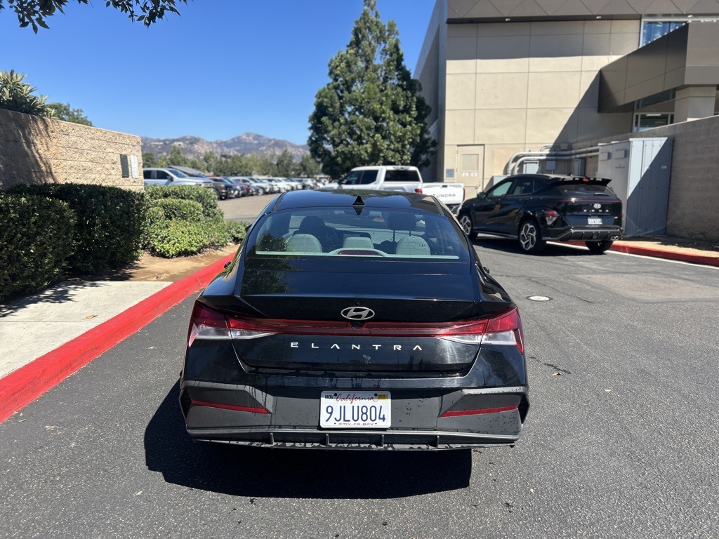 2024 Hyundai Elantra SEL photo 7