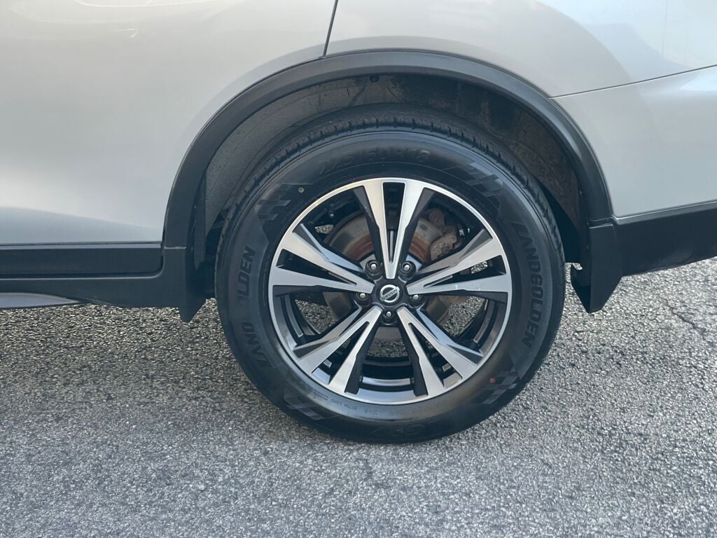 2019 Nissan Rogue SV photo 26