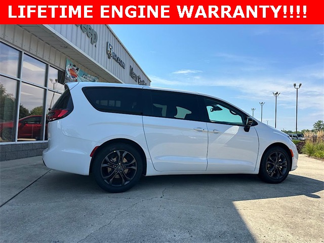 2026 Chrysler Pacifica photo 9
