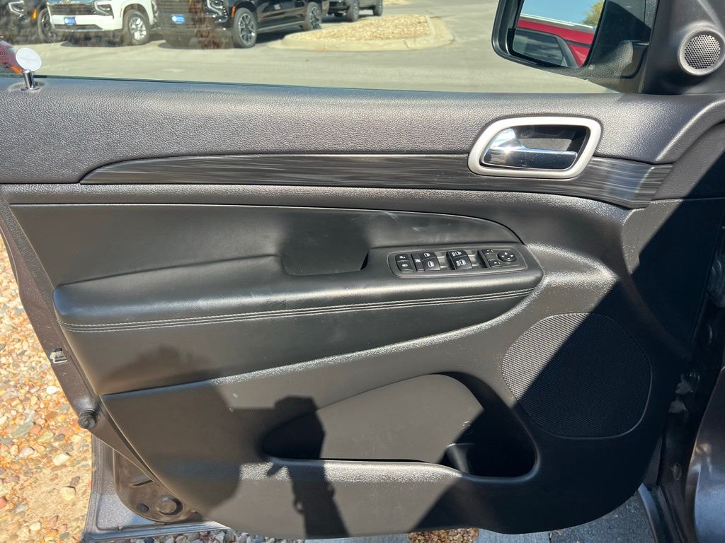 2020 Jeep Grand Cherokee Laredo E photo 12
