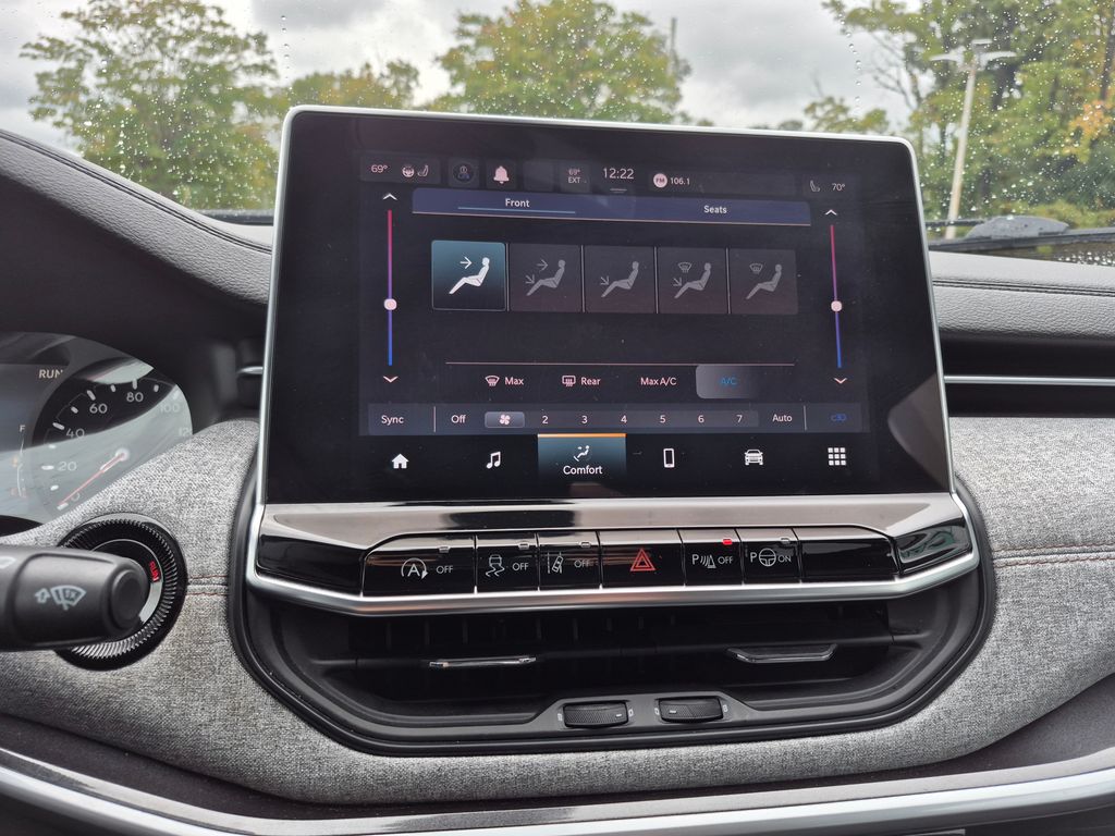 2023 Jeep Compass Latitude Lux photo 19