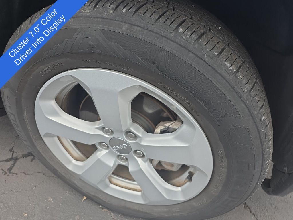 2021 Jeep Compass Latitude photo 2