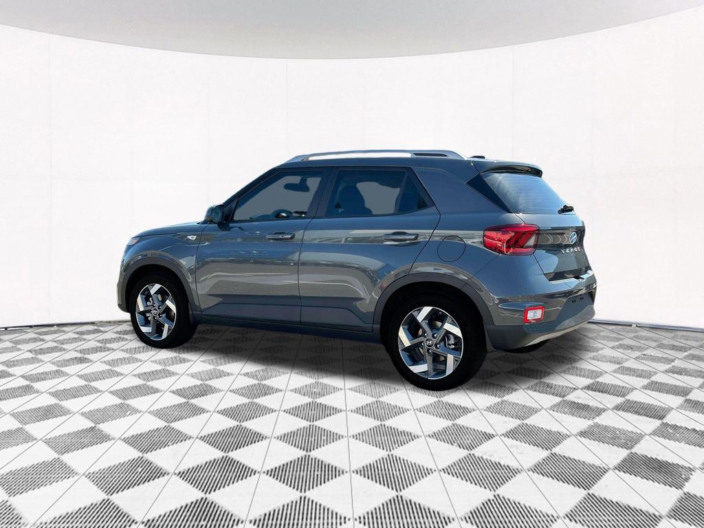 2025 Hyundai Venue SEL photo 3