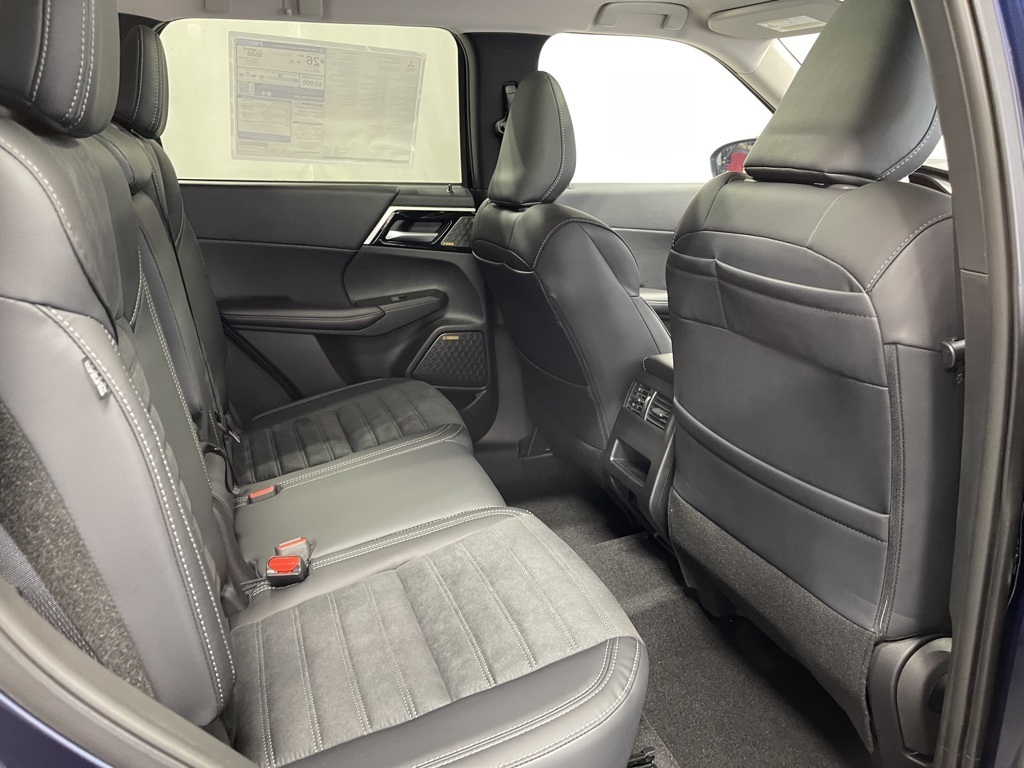 2025 Mitsubishi Outlander SE photo 31