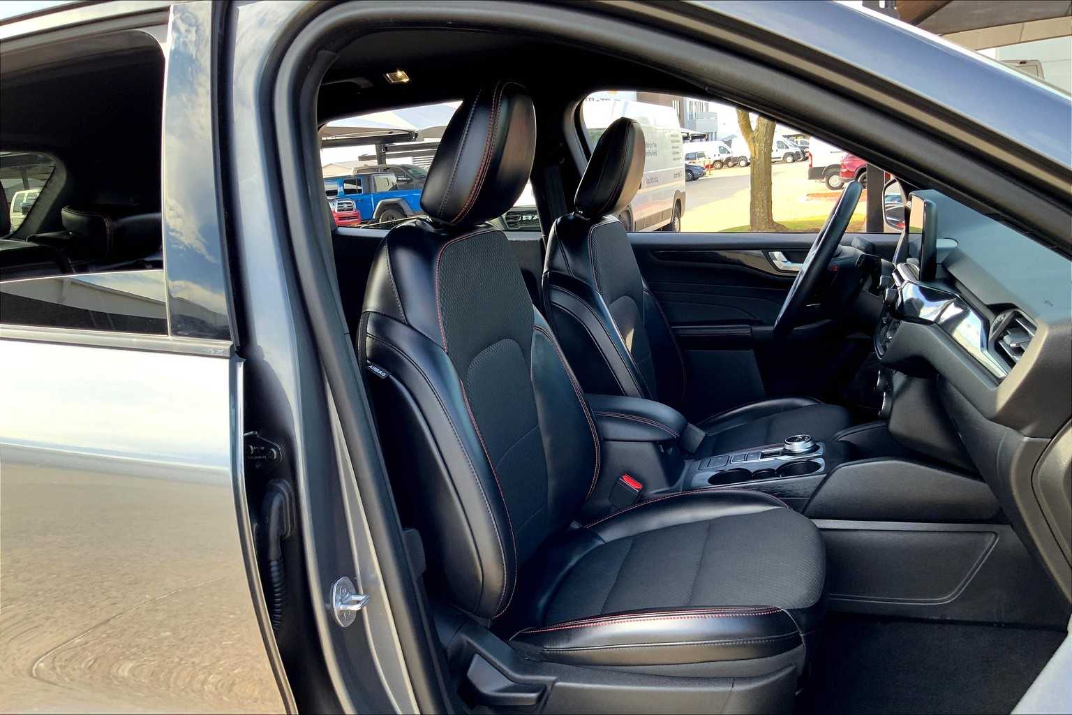 2023 Ford Escape ST-Line photo 8