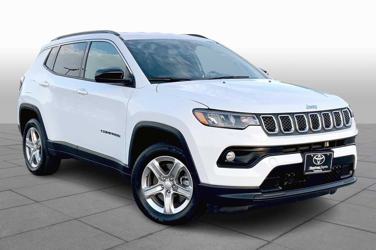 2024 Jeep Compass Latitude photo 2