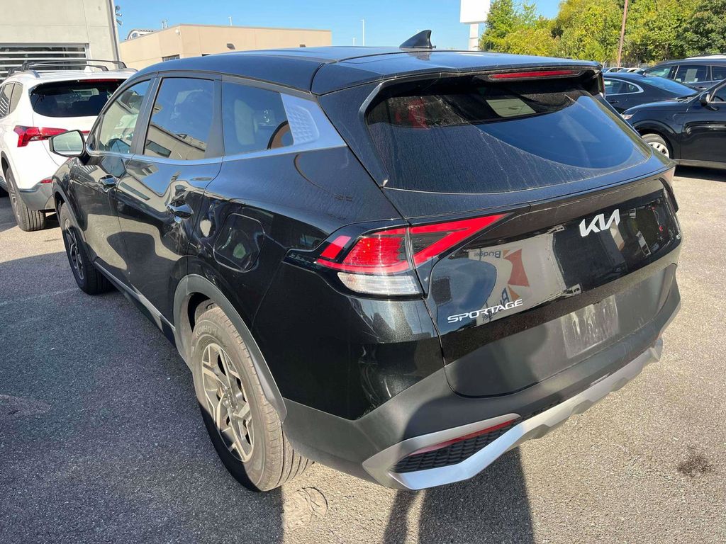 2023 Kia Sportage LX photo 3