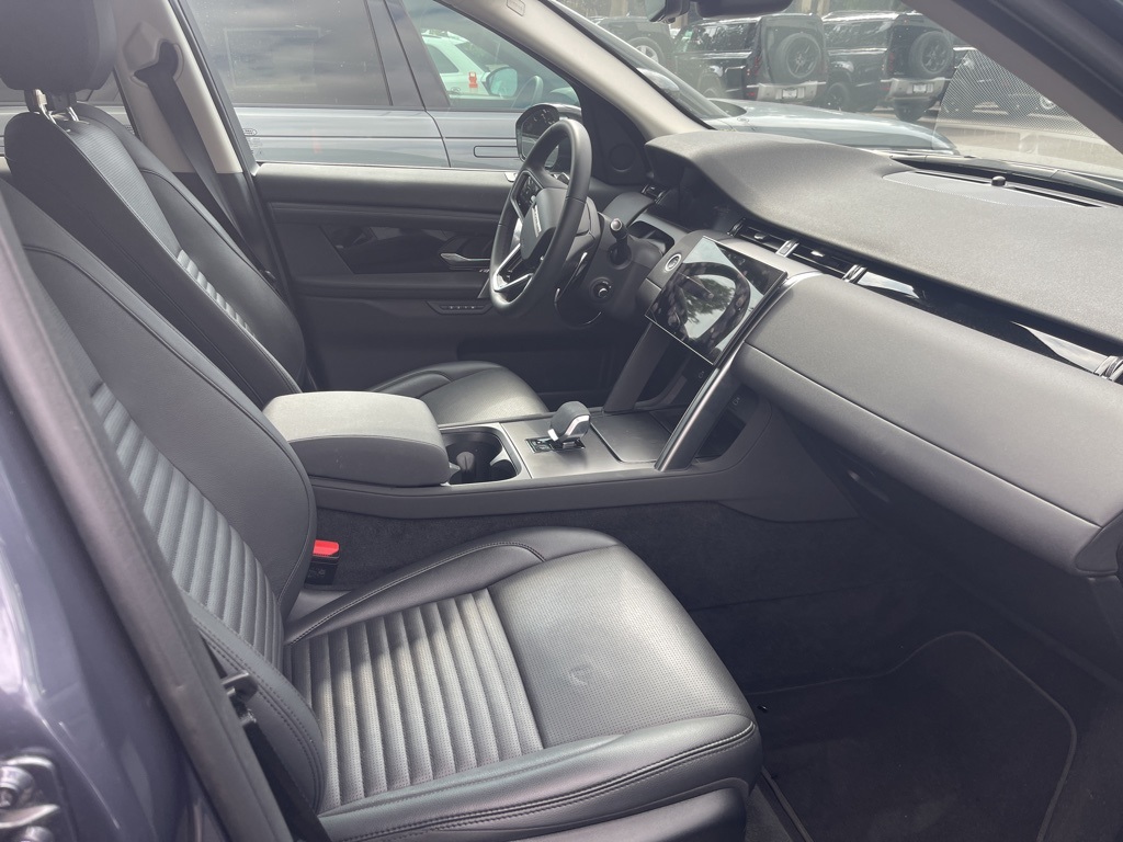 2025 Land Rover Discovery Sport S photo 3