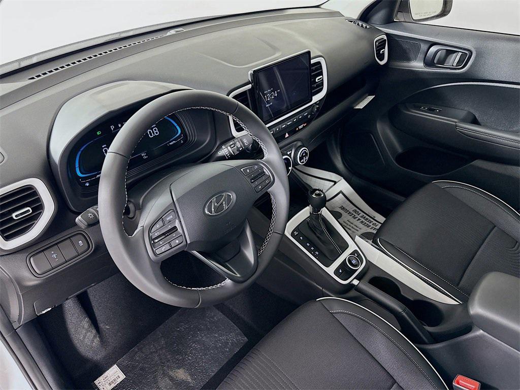 2025 Hyundai Venue Limited photo 3