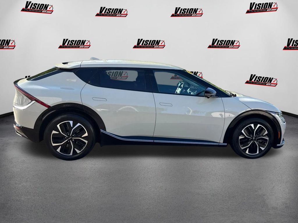 2022 Kia EV6 Wind photo 2