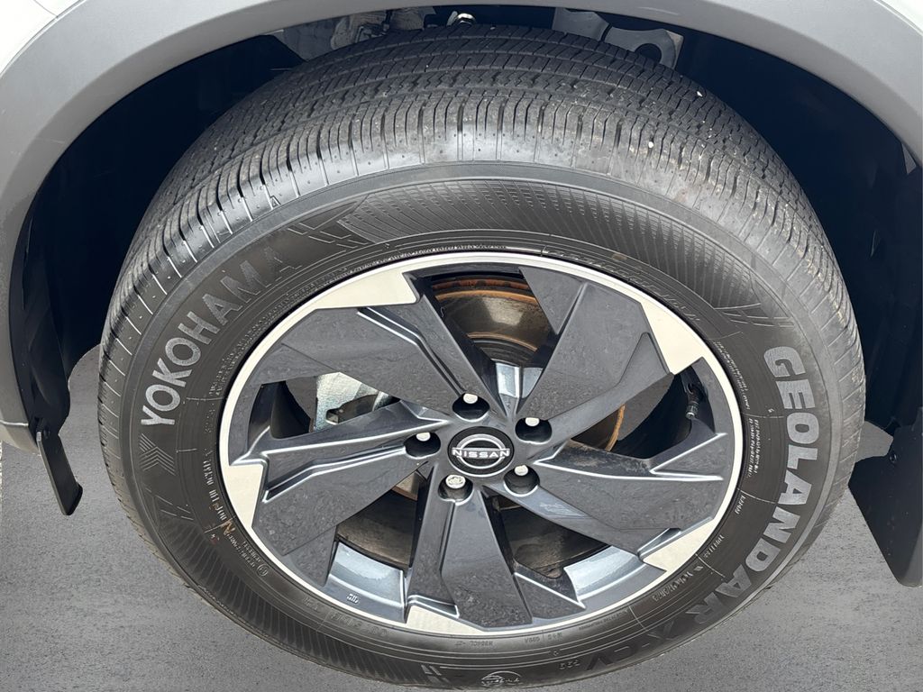 2025 Nissan Rogue SV photo 10