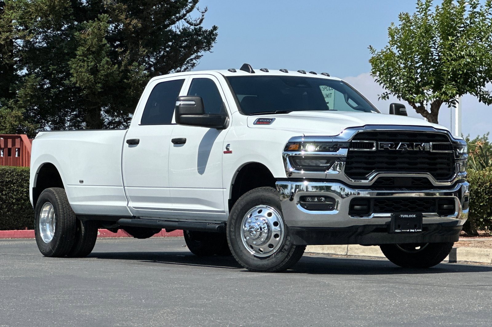 2025 Ram 3500 Tradesman photo 2
