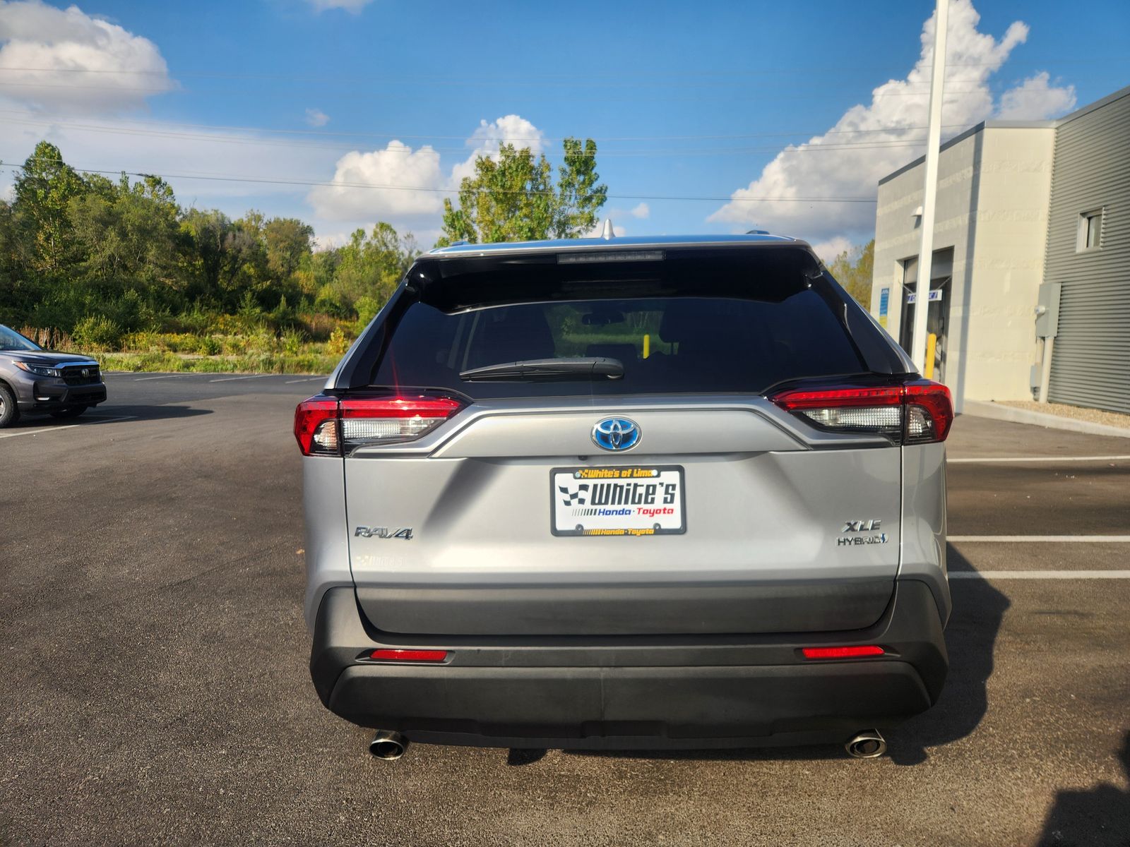 2021 Toyota RAV4 Hybrid XLE photo 3